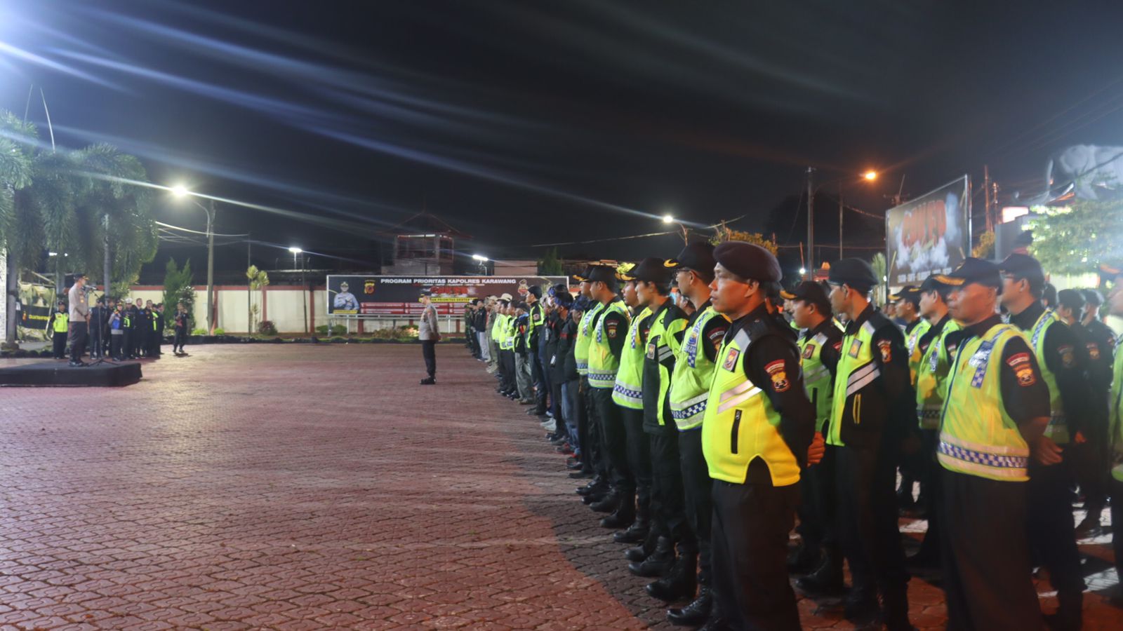 Jaga Kondusifitas Keamanan Polres Karawang Kepung Karawang