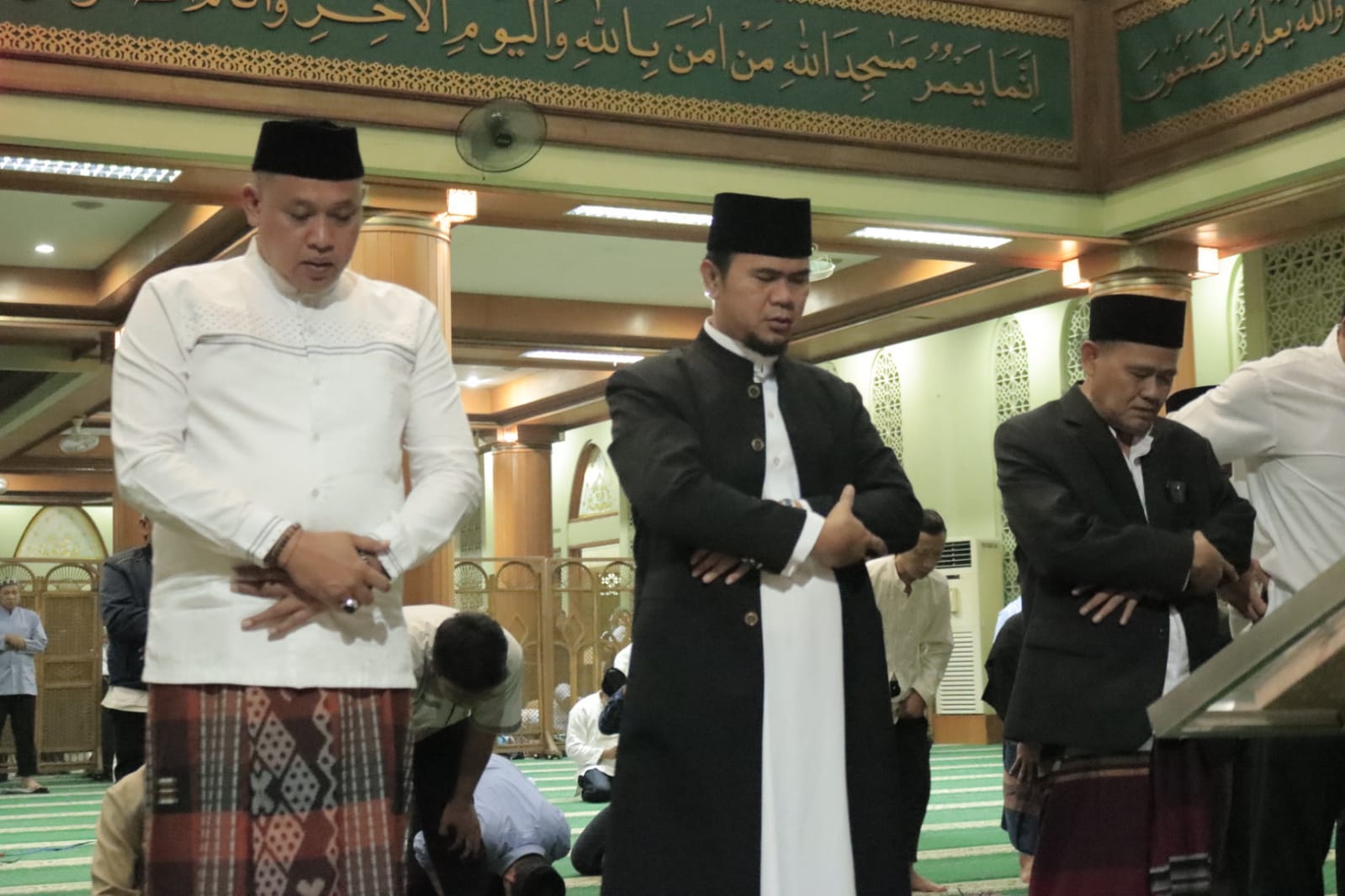 Plt Wali Kota Bekasi Tri Adhianto bersama Forkopimda hadiri Peringatan Isra wal Mi’raj Nabi Muhammad SAW 1444 H/2023 Masehi di Masjid Agung Al Barkah