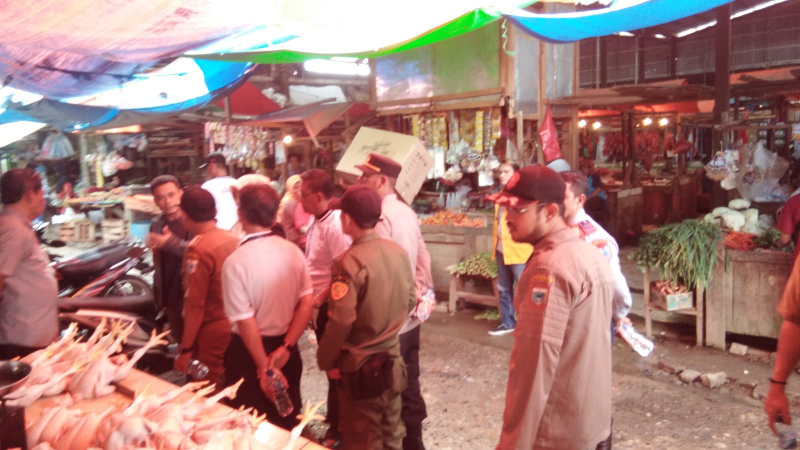 Patroli Pasar, Polsek Menes Sampaikan Pesan-Pesan Kamtibmas