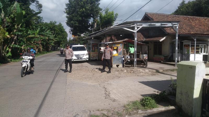 Pengamanan Jalur Acara Isra Mi’raj di Ponpes Jamiatul Ikhwan Oleh Unit Samapta Polsek Petir Polres Serang