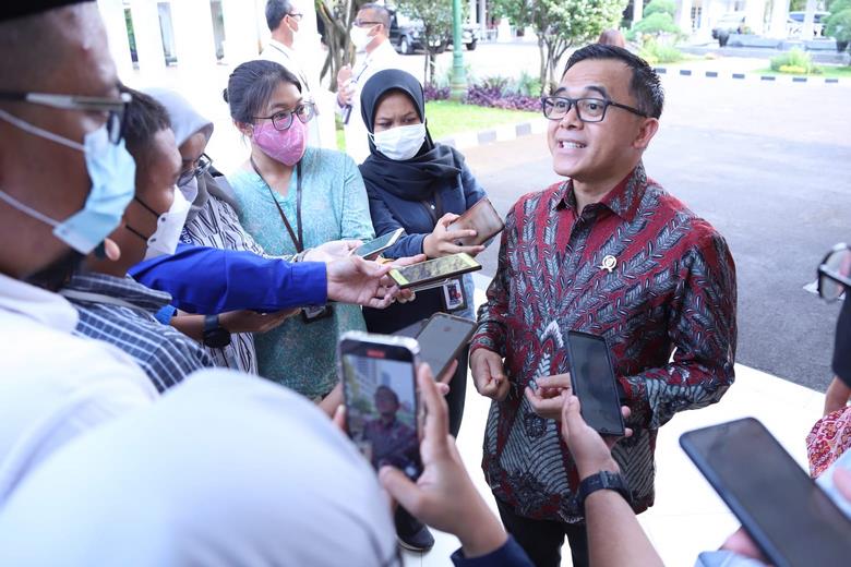 Diperintah Jokowi Bereskan Honorer, Menteri PANRB: Opsi-Opsi Dibahas Bareng Asosiasi Pemda
