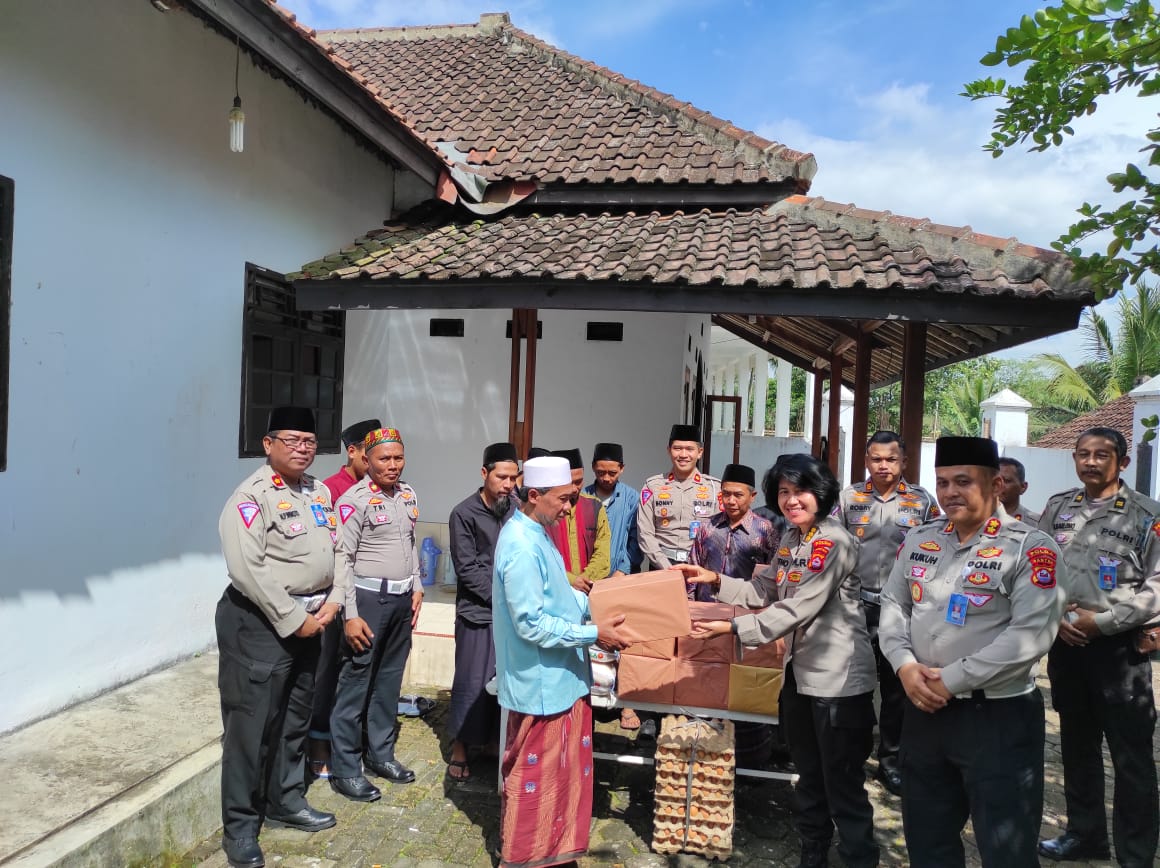 Kabidkeu Polda Banten Sambang kepada Ulama di Pondok Pesantren Ifadatul Tolibin