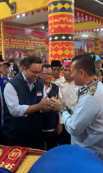 KUNJUNGAN BAKAL CAPRES ANIES BASWEDAN DIPOSKO BAKOMSTRA RELAWAN DILAMBAN GEDUNG KUNING