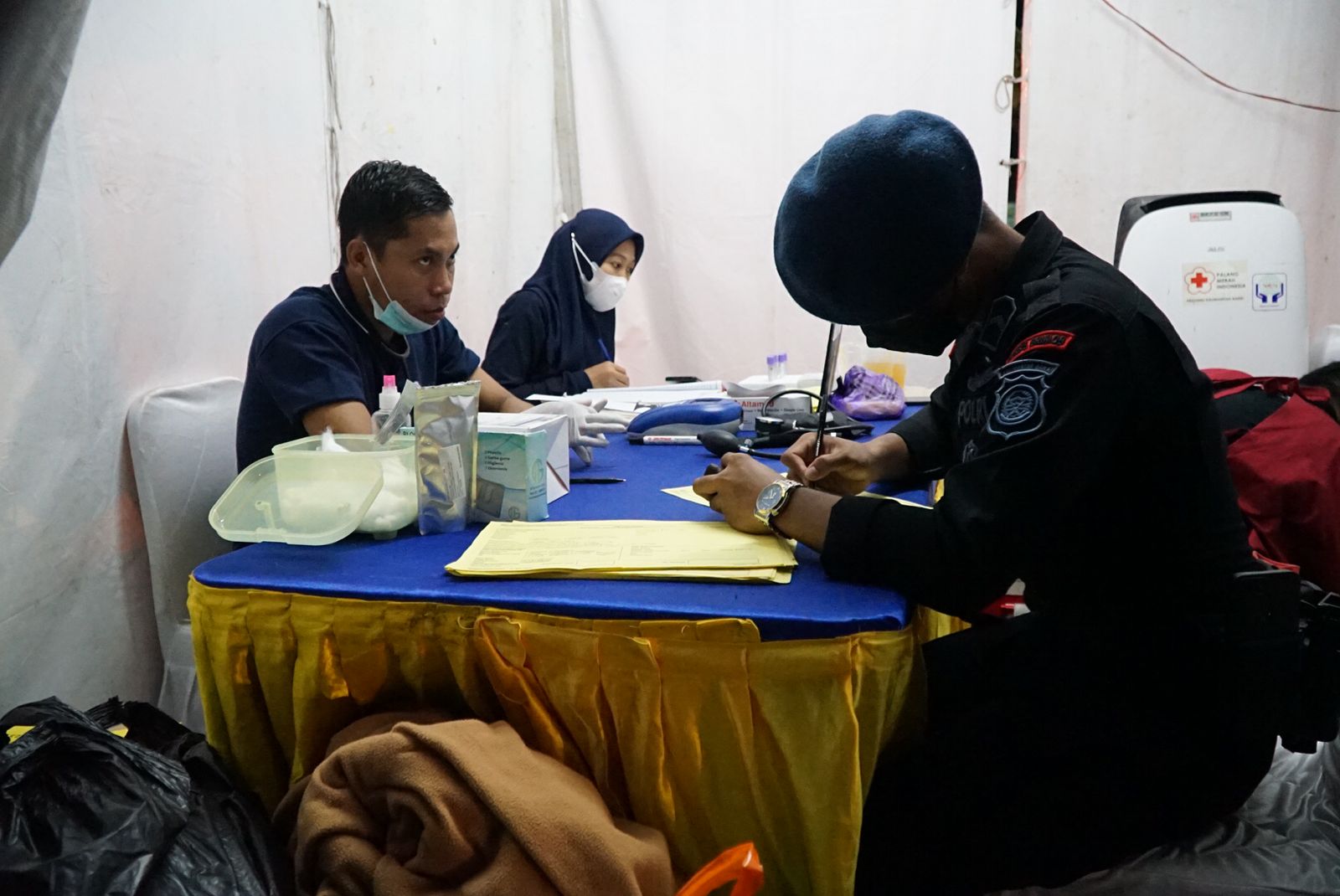 Satbrimob Polda Kalbar Dalam Rangka HUT Provinsi Kalbar ke-66 Laksanakan Bakti Kesehatan