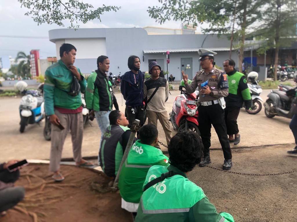 Cara Sederhana Satlantas Polres Karawang Edukasi Komunitas Ojol