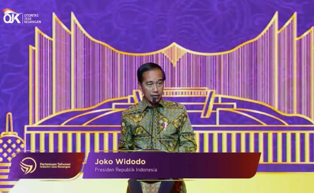 Presiden Jokowi Minta OJK Lebih Intensif Awasi Investasi dan Pinjol