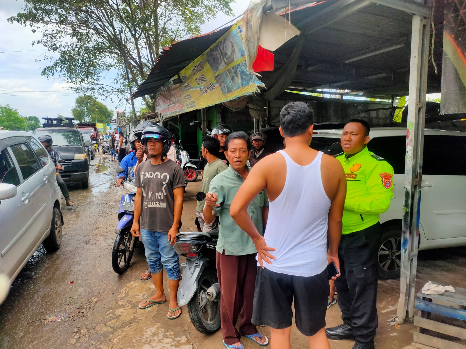 Polres Serang Olah TKP Laka Lantas Maut di Tambak, Cikande