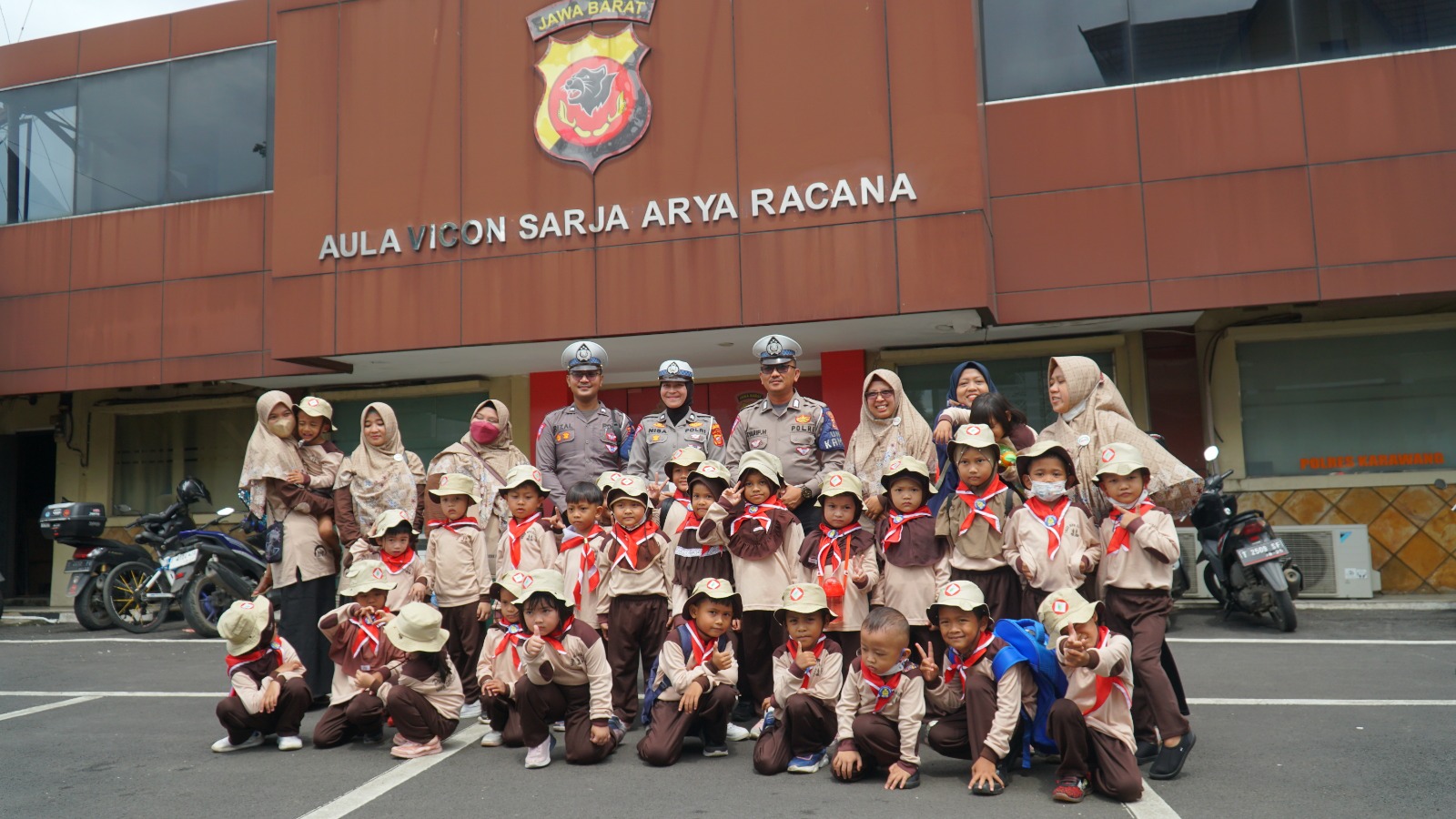 Gelar PSA, Kasat Lantas Polres Karawang Sambut Kunjungan Paud Daycare