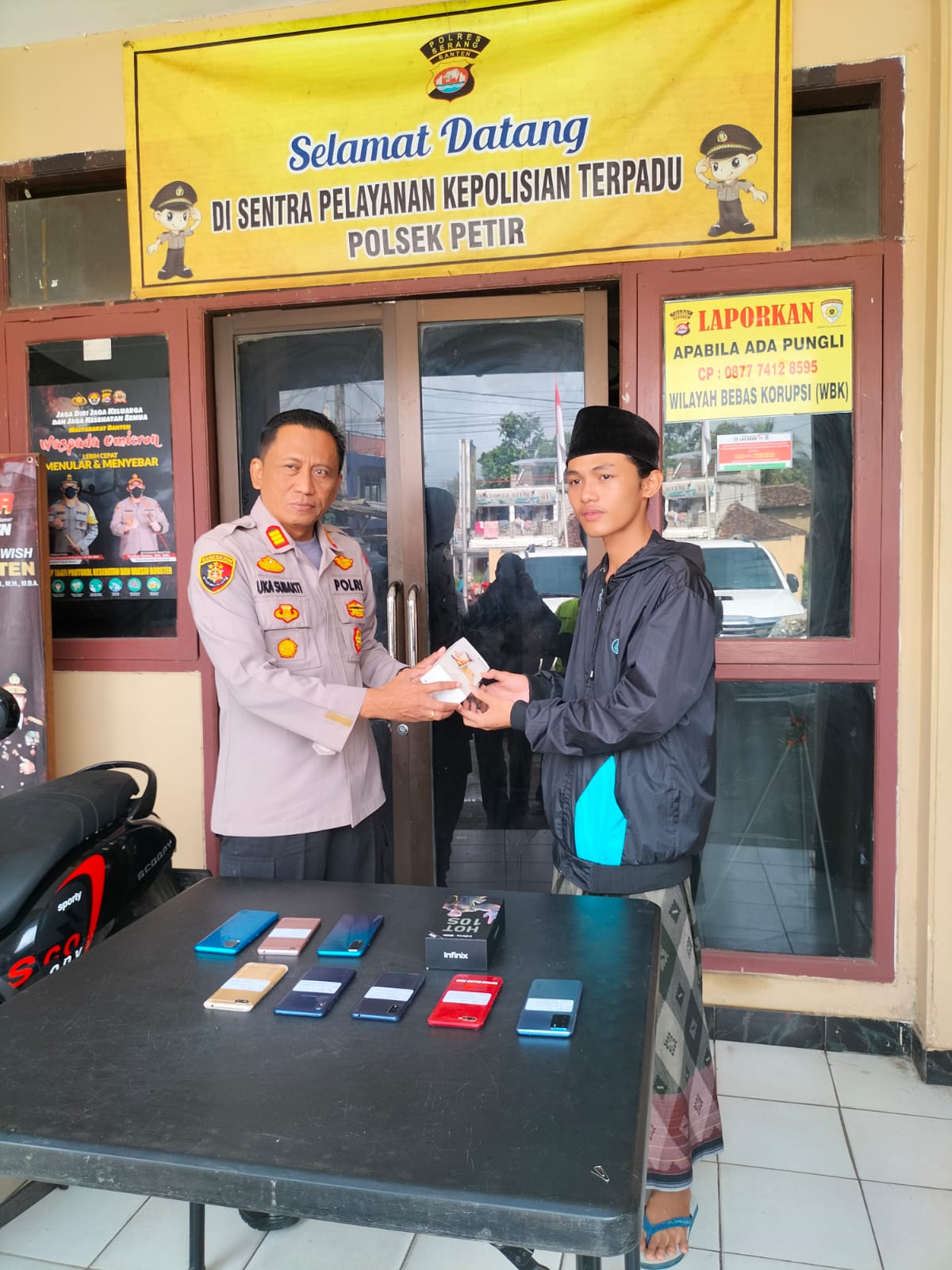 Penyerahan Barang Hasil Pengungkapan Perkara Kejahatan Kepada Korban Dari Reskrim Polsek Petir Polres Serang