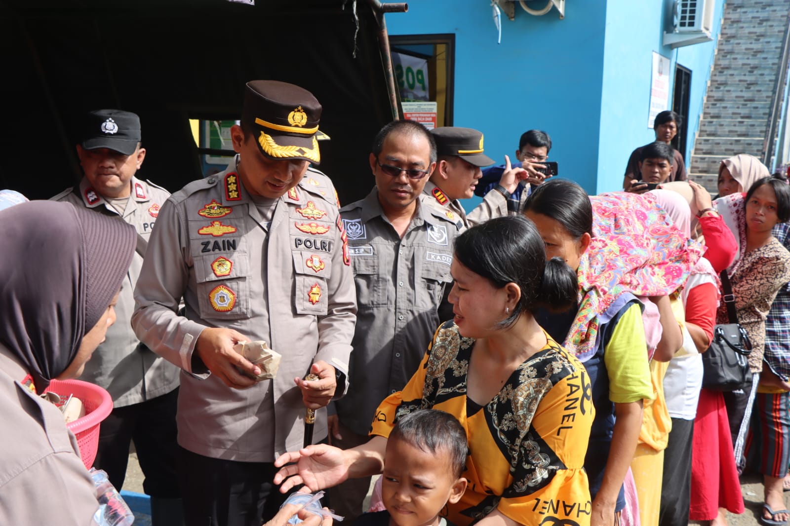 Salurkan Bantuan Logistik, Kapolres Metro Tangerang Kota Cek Kesiapan Personil di Posko Banjir