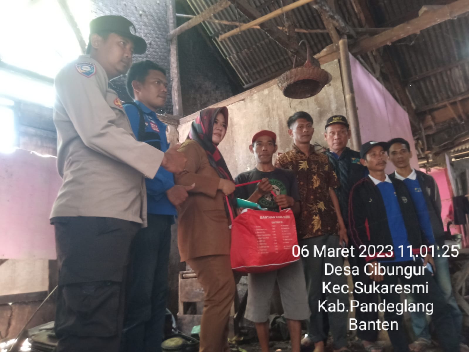 Jaga Kamtibmas Kondusif Bhabinkamtibmas Polsek Patia Sambangi Desa Binaan