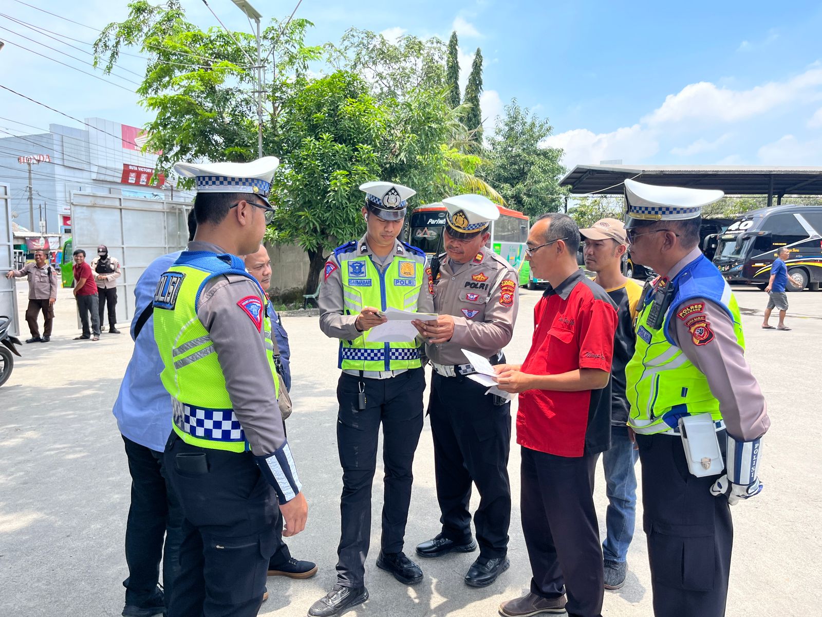 Satlantas Polres Karawang Cek Kesiapan Otobus Jelang Ops Ketupat Lodaya