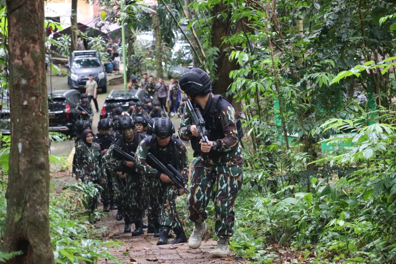Tingkatkan Kemampuan, Kapolda Banten Ikuti Latihan Jungle Warefare
