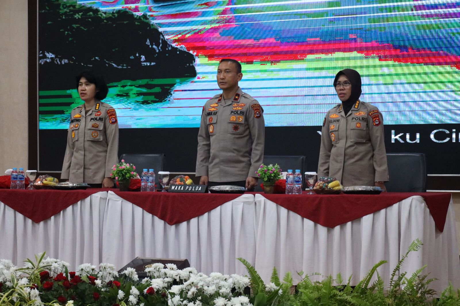 Wakapolda Banten Pimpin Pelatihan Keterampilan Komunikasi dan Beauty Class Polwan Polda Banten