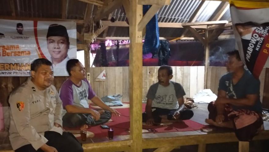 Sambangi Pos Kamling Polsek Saketi Patroli Malam