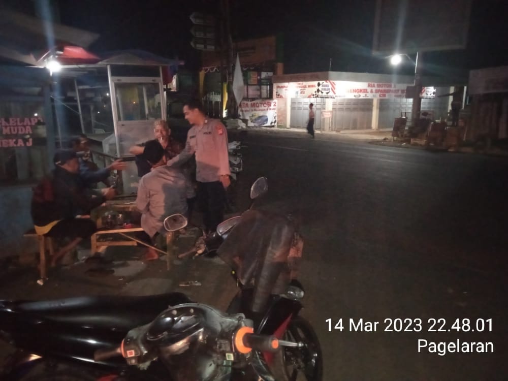 Anggota Polsek Pagelaran Rutin Lakukan Patroli Di Jam Rawan