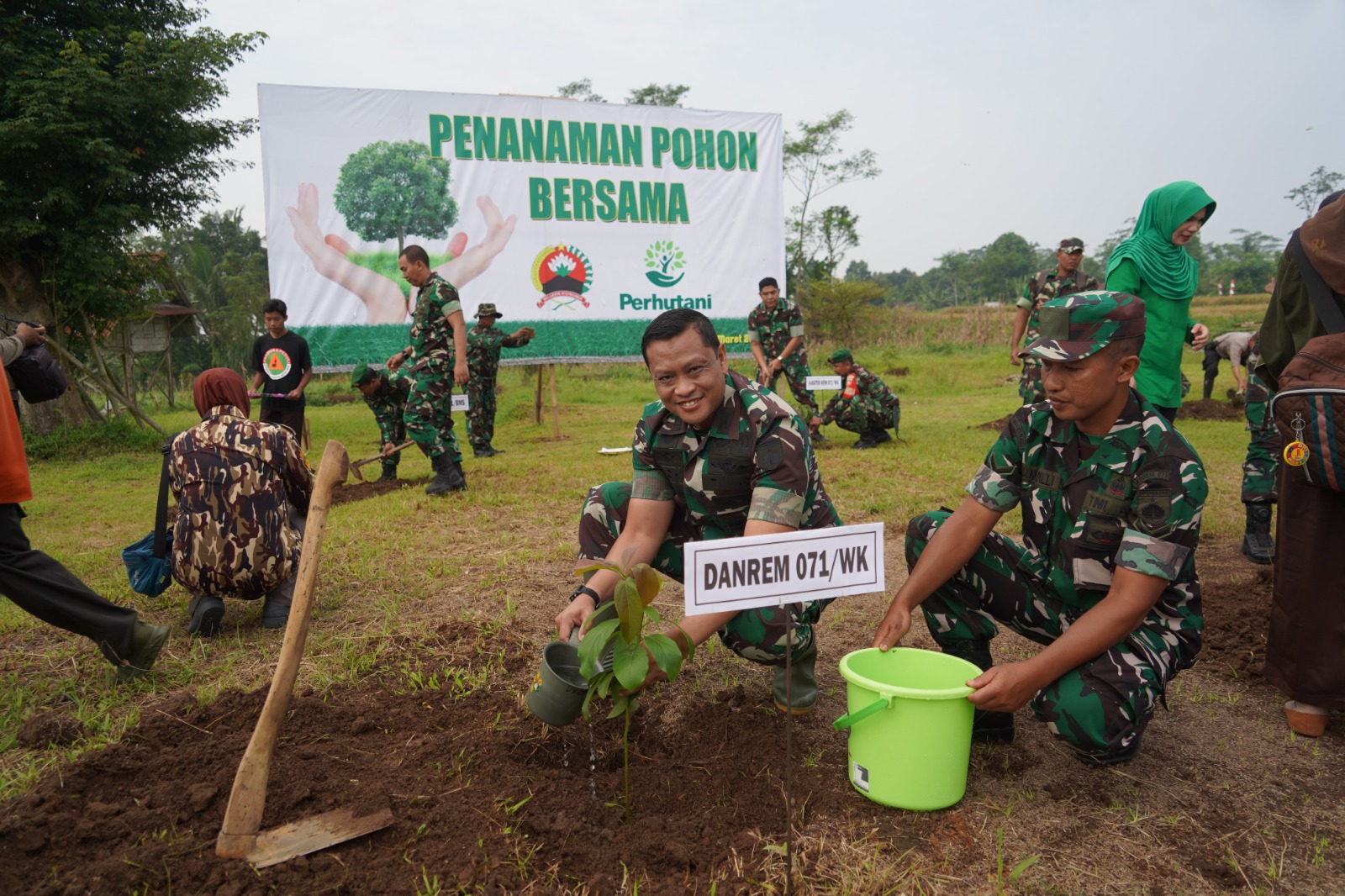 Tanam Pohon Keras, Bentuk Kepedulian Korem Wijayakusuma Antisipasi Bencal di Wilayah