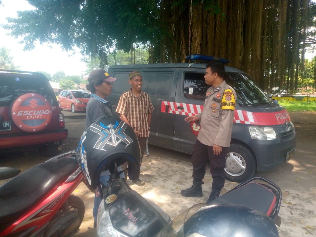 Bhabinkamtibmas Polsek Petir Polres Serang Antisipasi Kriminalitas Dengan Patroli Dialogis KRYD Diwilayah Desa Binaannya