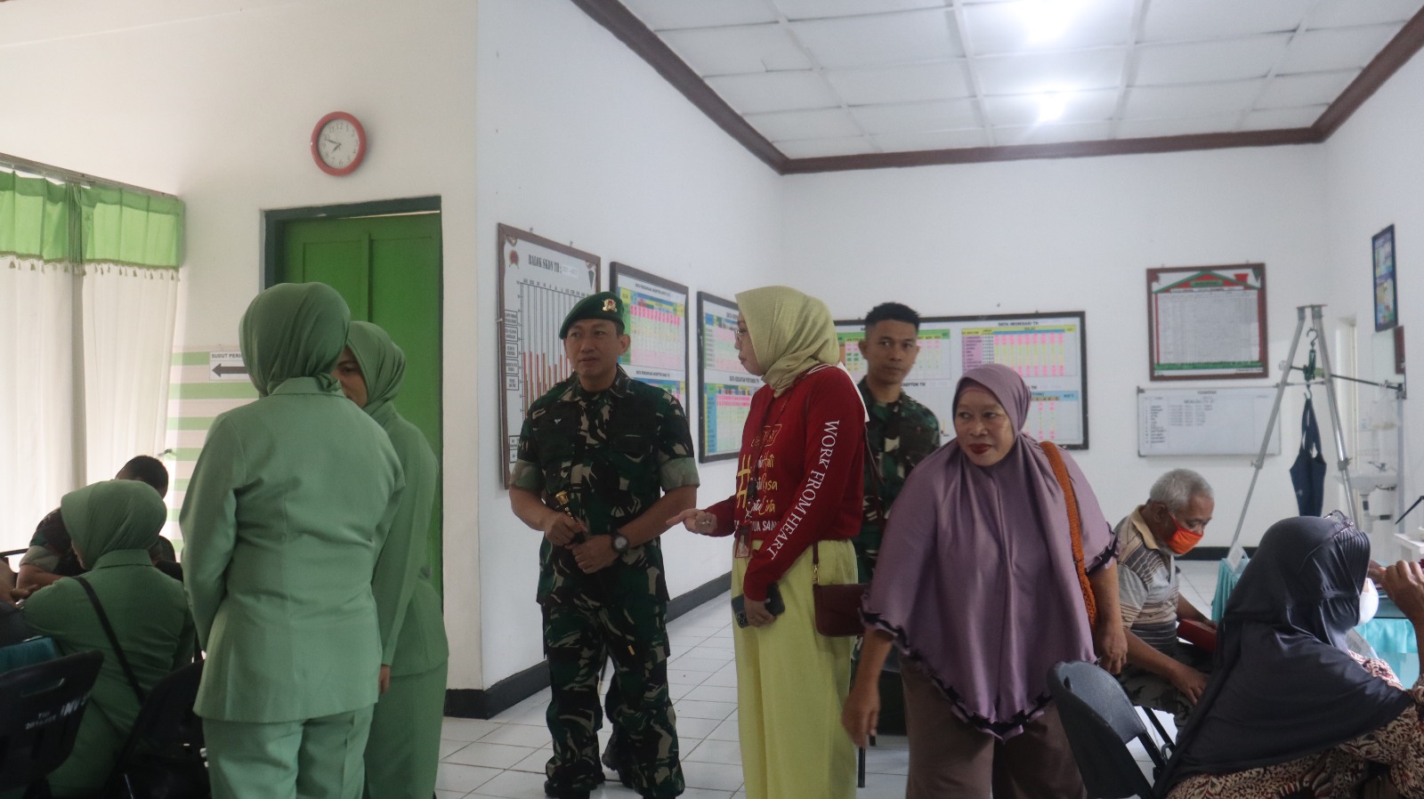 Khitanan Massal dan Sembako Gratis Dalam Rangka HUT ke 77 Persit Kartika Chandra Kirana