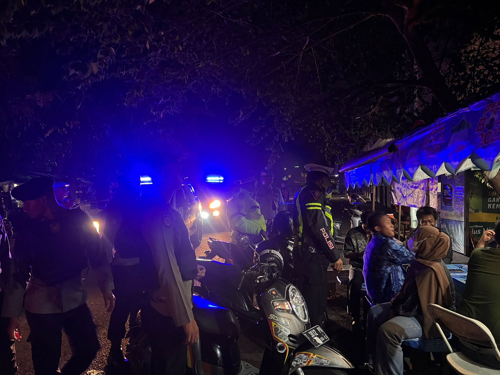 Tim Patroli Presisi Karang Terpadu ( PREKAT) Polres Karawang, Laksanakan Kepung Karawang Di Titik Yang Diduga Rawan Kejahatan