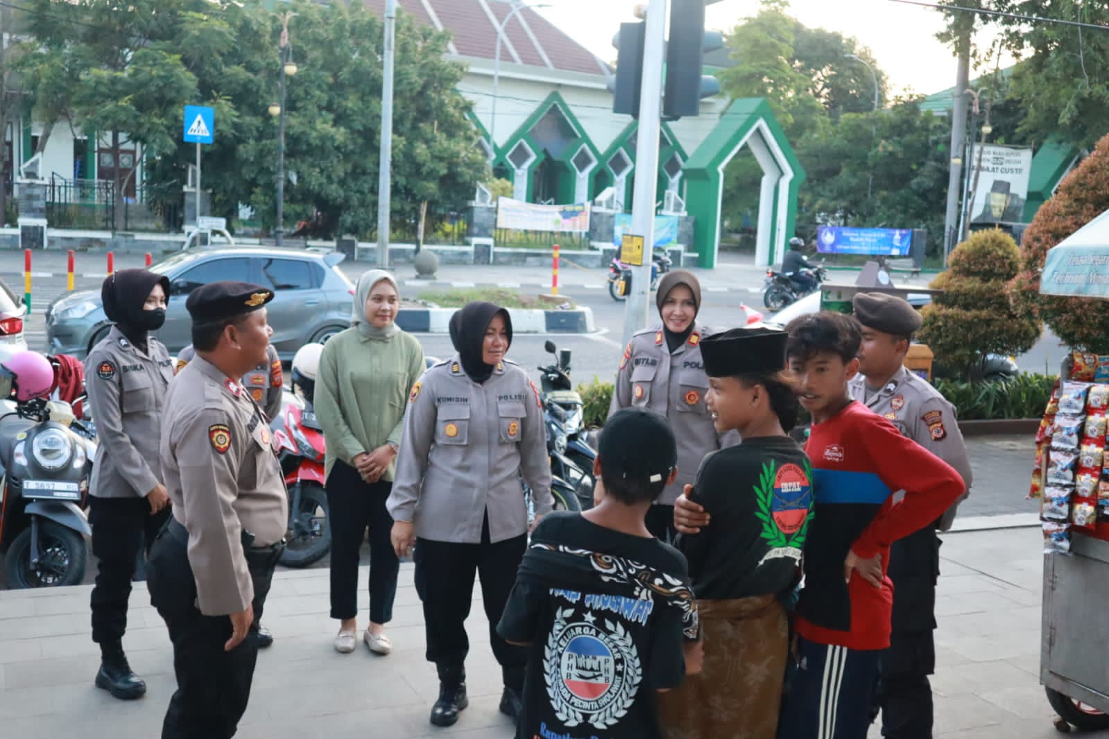 Polwan Gelar Kegiatan Humanis di Dua Lokasi Di Wilayah Hukum Polres Karawang