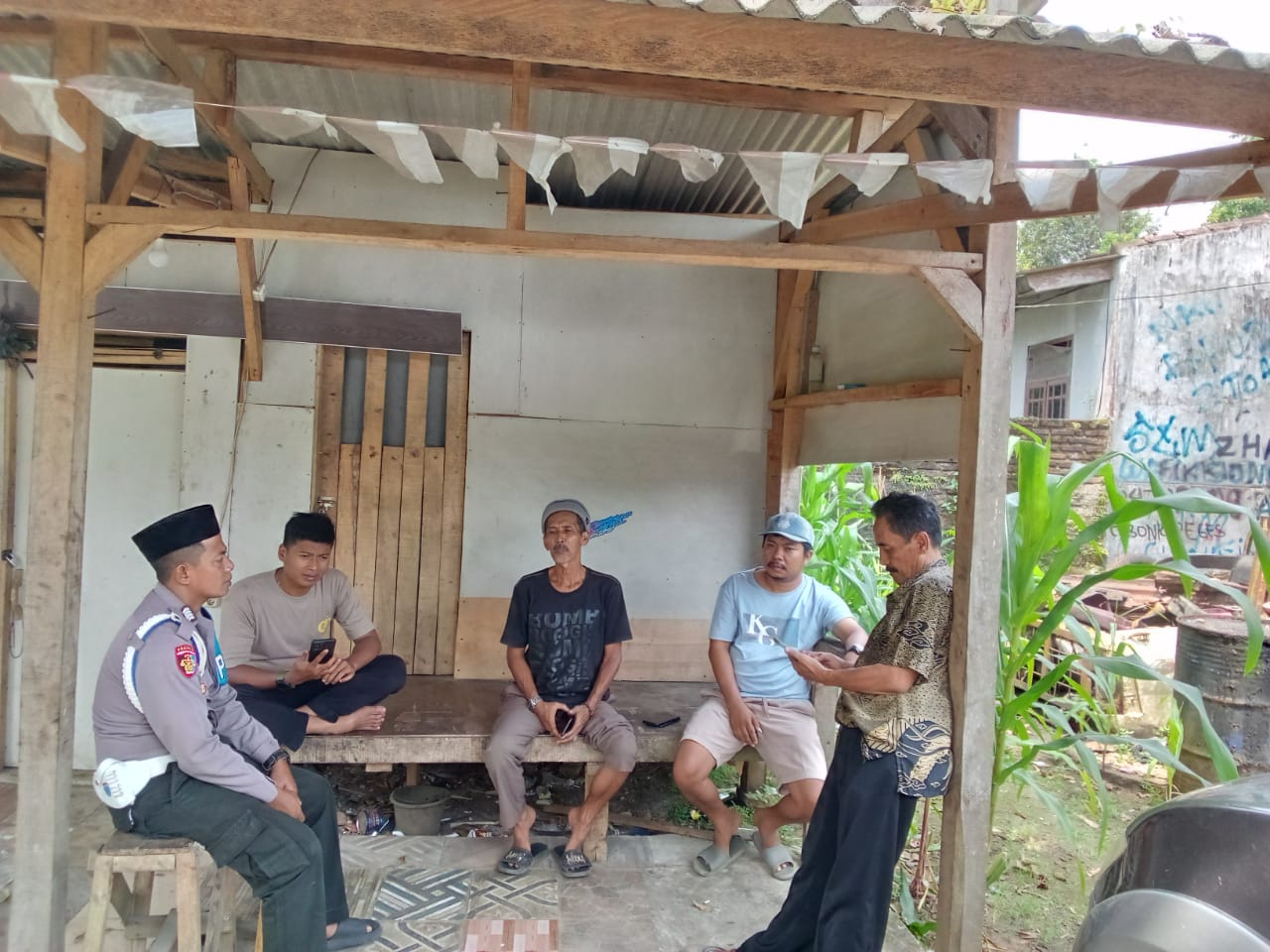 Polsek Pagelaran Gelar Jum’at Curhat Di Pasar Pagelaran