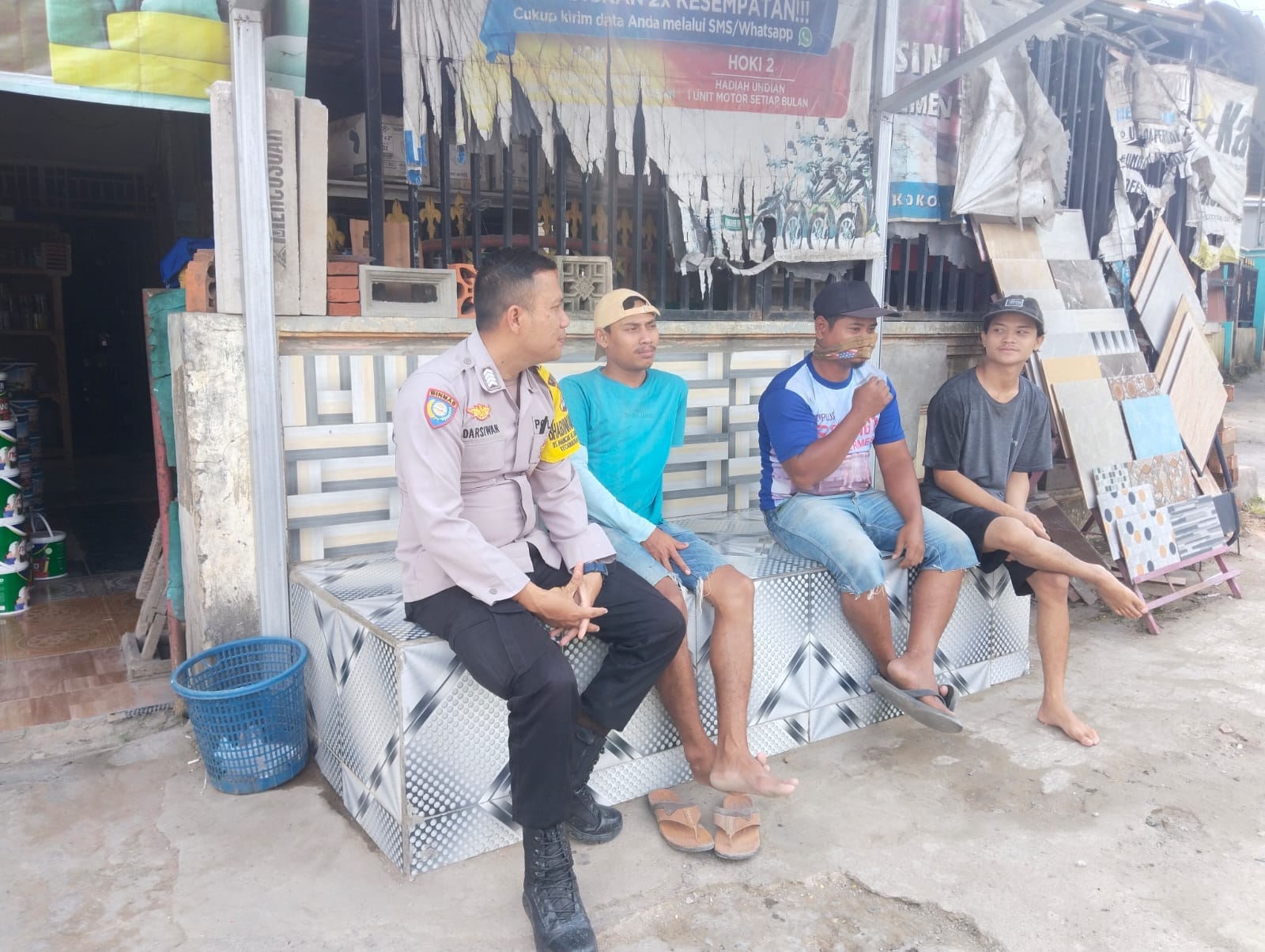 Bersama Kita Bisa, Upaya Personel Bhabinkamtibmas Polsek Mancak Polres Cilegon Ciptakan Kondusifitas Lingkungan