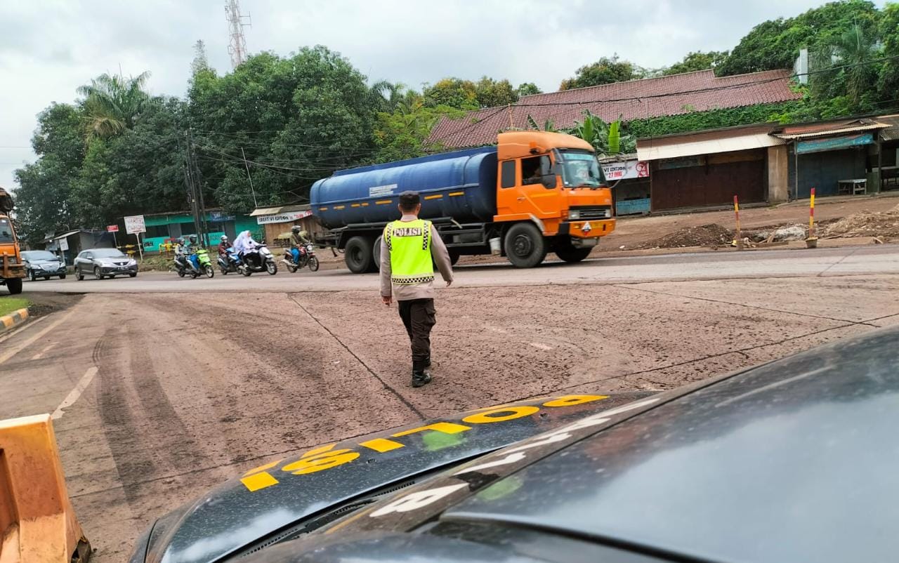 Polsek Kskp Banten Laksanakan Strong Point Weekend di Depan Jalan Masuk Pelindo