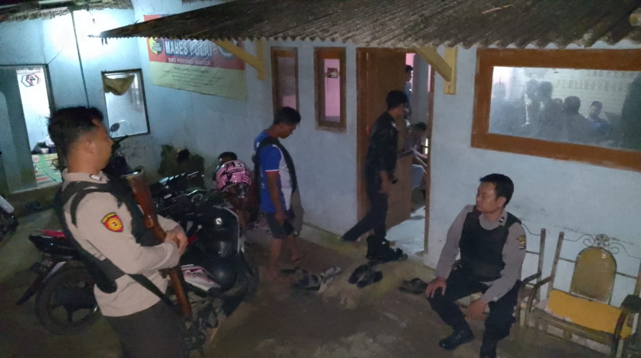 Guna Menjaga Waktu Sahur Masyarakat dan Antisipasi Perang Sarung atau Tawuran Antar Remaja Dengan Patroli KRYD Polsek Petir Polres Serang