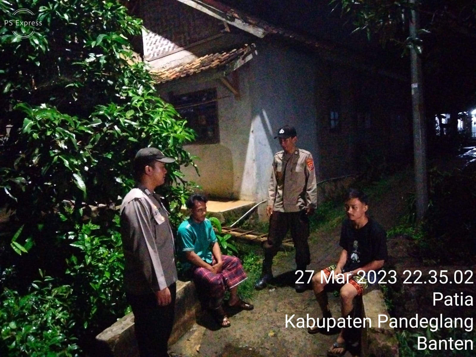 Patroli Malam Polsek Patia, Ingatkan Warga Jaga Keamanan Lingkungan Selama Bulan Ramadhan