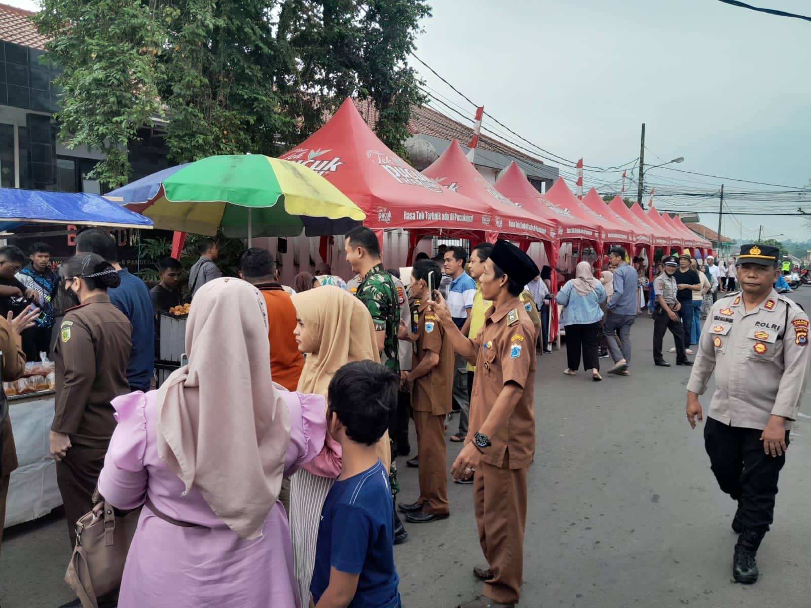 Kapolsek Pandeglang Menghadiri Kegiatan Forkopimda dalam Kunjungan ke UMKM Gedung Juang