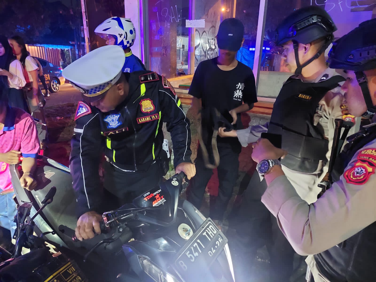 Polres Karawang,Patroli Kali Ini Sasaran Pengendara R2, Cek Kelengkapan Surat Dan Himbauan Knalpot Brong