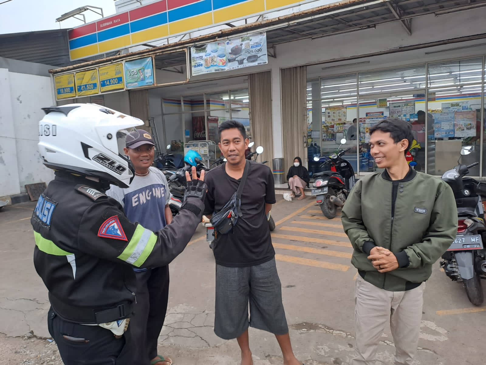 Satlantas Polres Karawang Suarakan Kamseltibcar Lantas lewat Patroli Prekat Dialogis