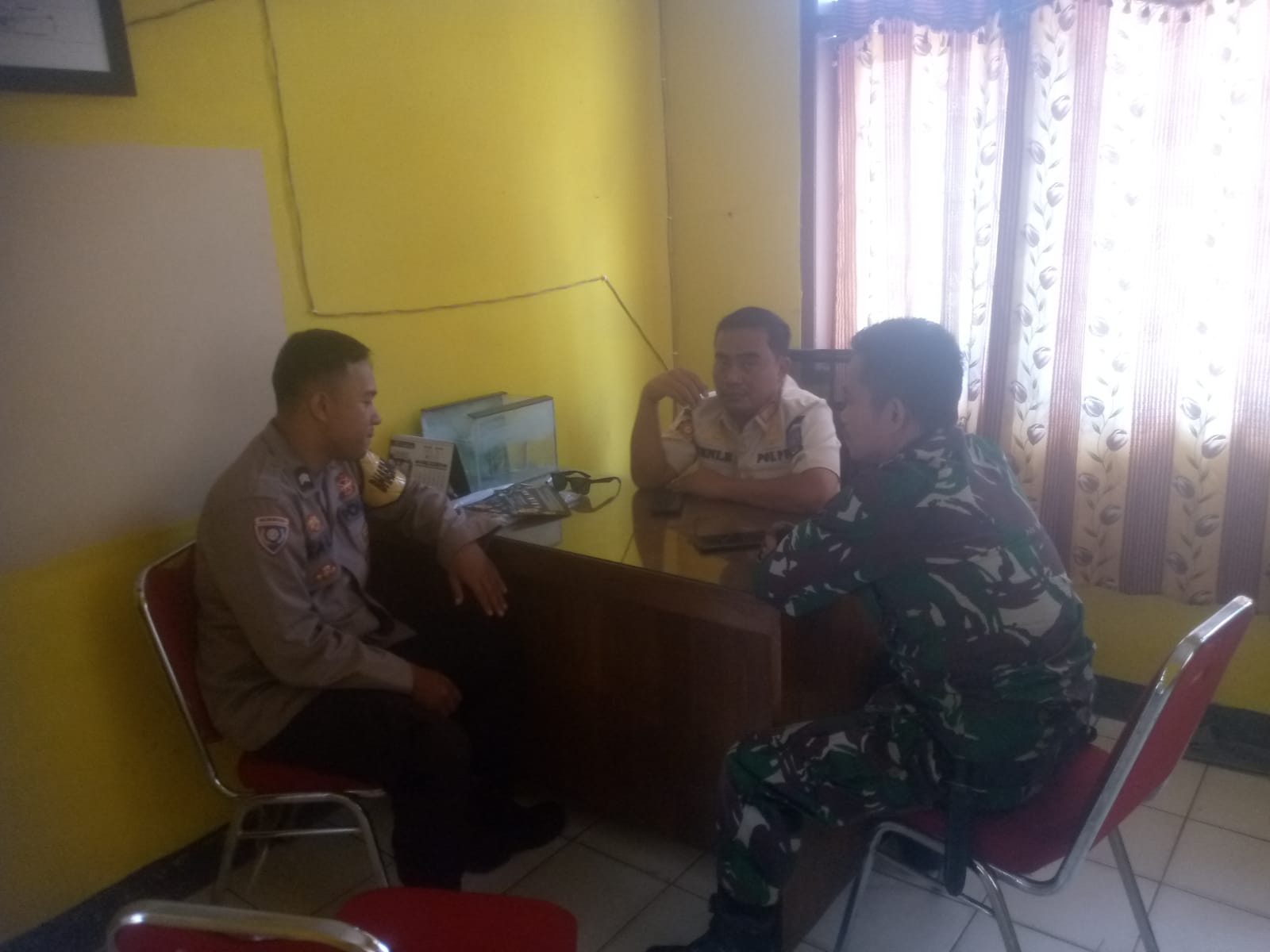 Sinergitas Bhabinkamtibmas dan Babinsa Koramil Petir Dalam Menjaga Kamtibmas Darkum Polsek Petir Polres Serang