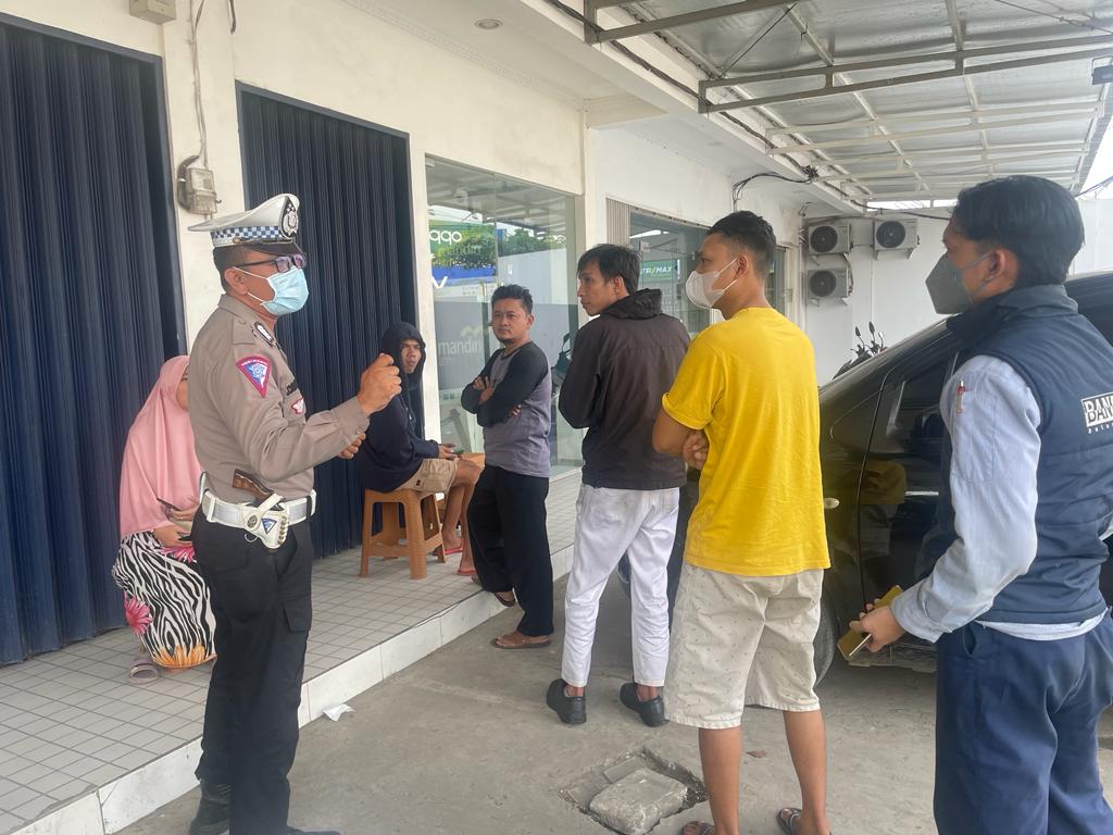 Satlantas Polres Karawang Laksanakan Patroli Dialogis