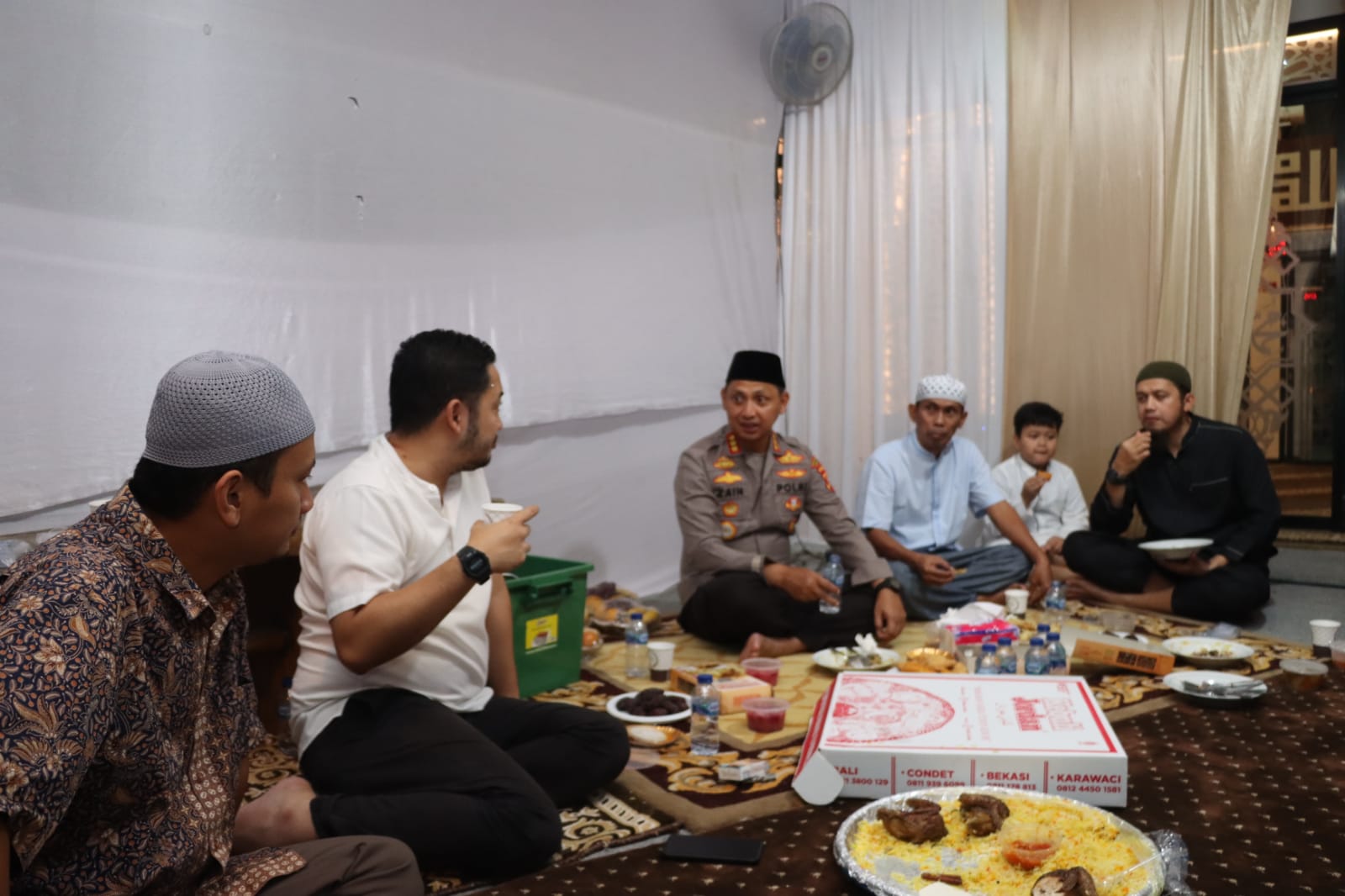 Tugas Sebagai Polisi RW, Kapolres Metro Tangerang Kota Bukber dan Tarawih Bersama Warga