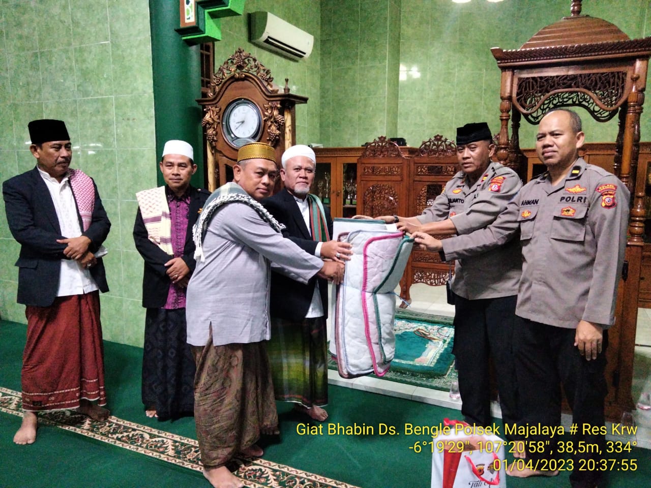 Selain Ciptakan Rasa Aman Di Bulan Ramadhan, Polres Karawang Jalin Kebersamaan Melalui Tarawih Keliling