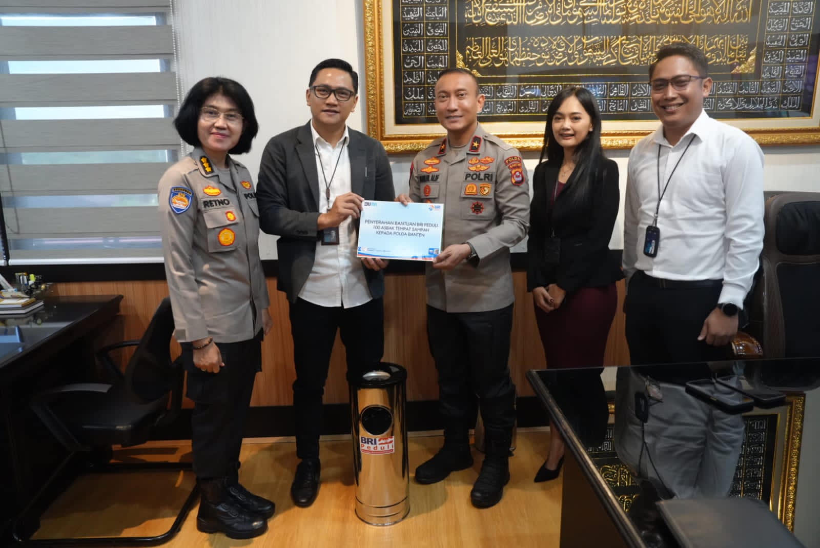 Berikan 100 Asbak Tempat Sampah, Polda Banten Terima Kunjungan Kerja Kepala Cabang BRI Serang