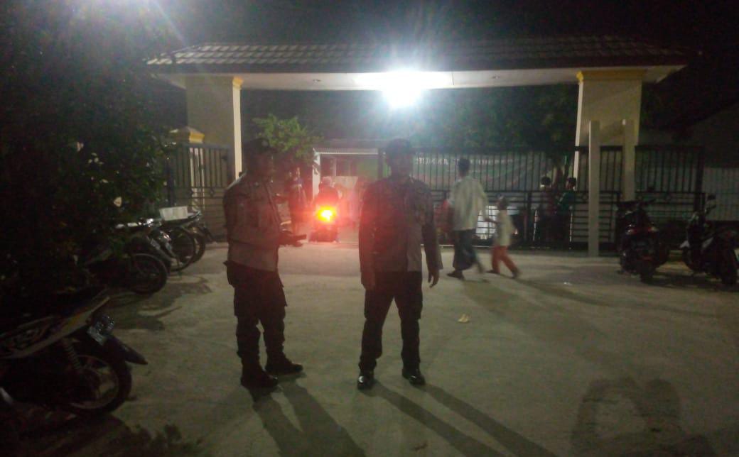 Polsek Purwasari Polres Karawang Laksanakan Pengamanan Sholat  Tarawih