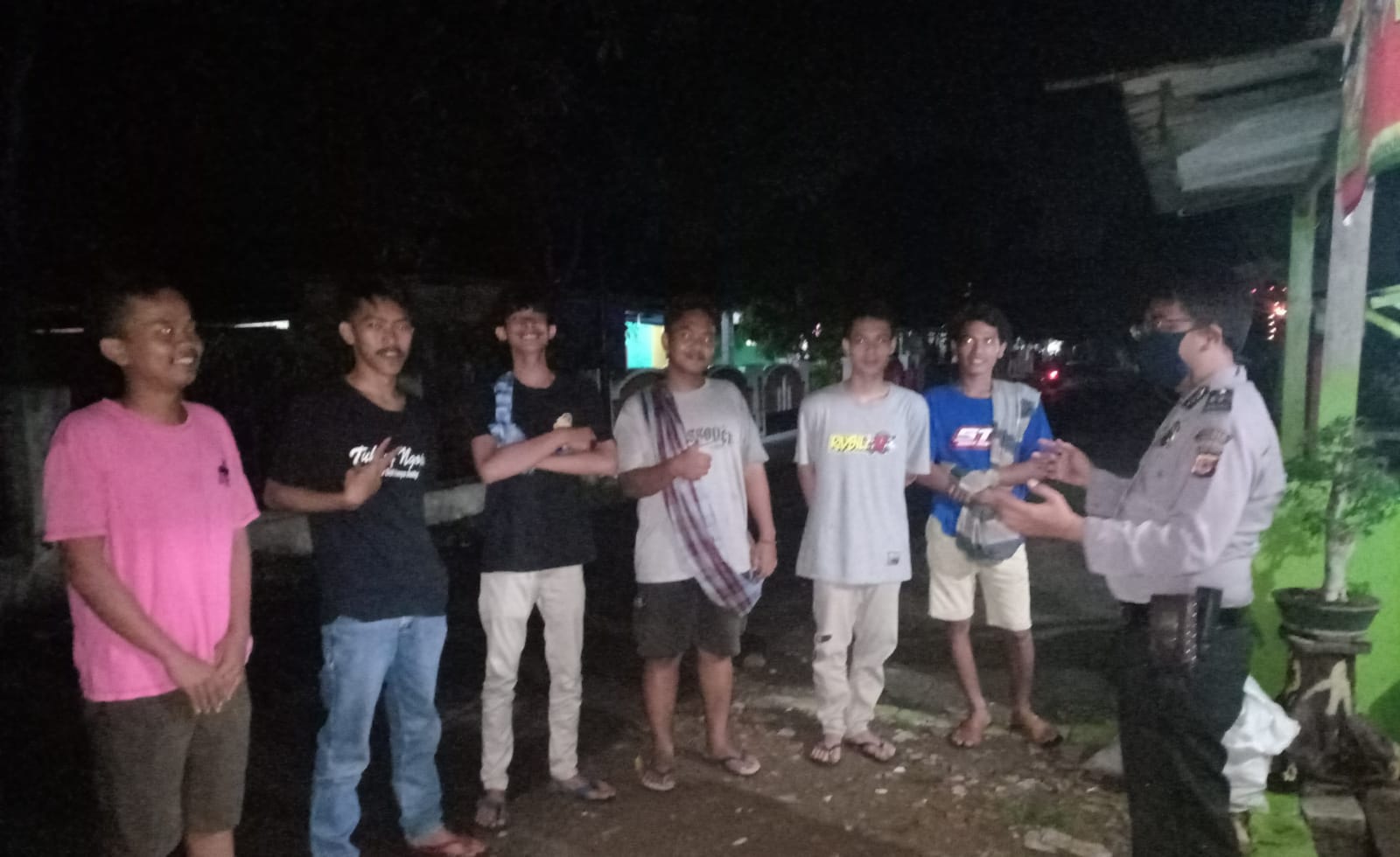 Kanit Binmas Polsek Telagasari Lakukan Giat Patroli Prekat Antisipasi Para Anak Muda Perang Sarung