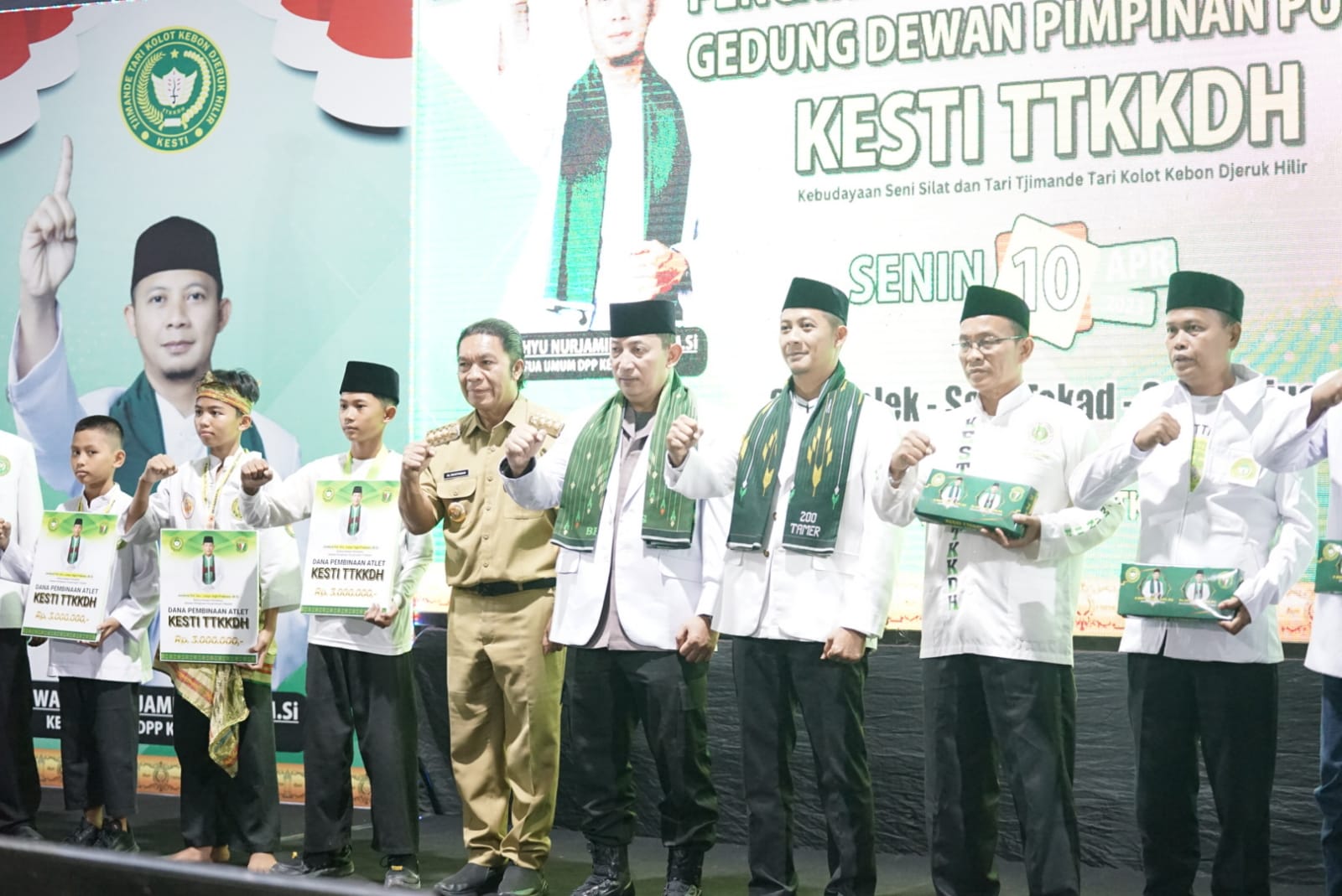 Apresiasi Atlet Berprestasi, Kapolri Bersama Kapolda Banten Hadiri Acara KESTI TTKKDH Banten