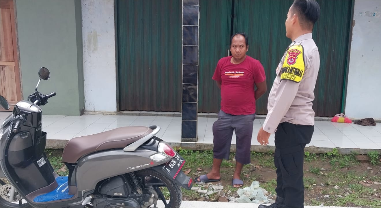 Waspada Curanmor di Bulan Suci Ramadhan 1444 H, Personel Bhabinkamtibmas Polsek Mancak Ingatkan Warga Desa Binaan
