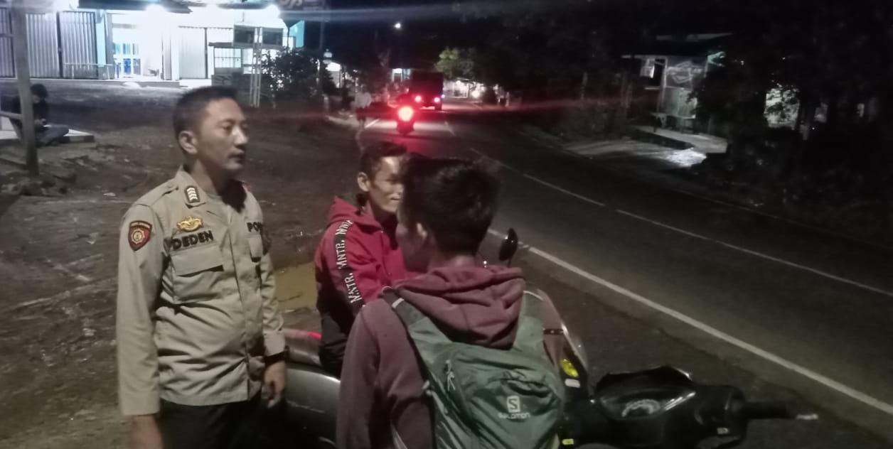 Cegah Terjadinya Ganngguan Kamtibmas Polsek Saketi Laksanakan Patroli Malam