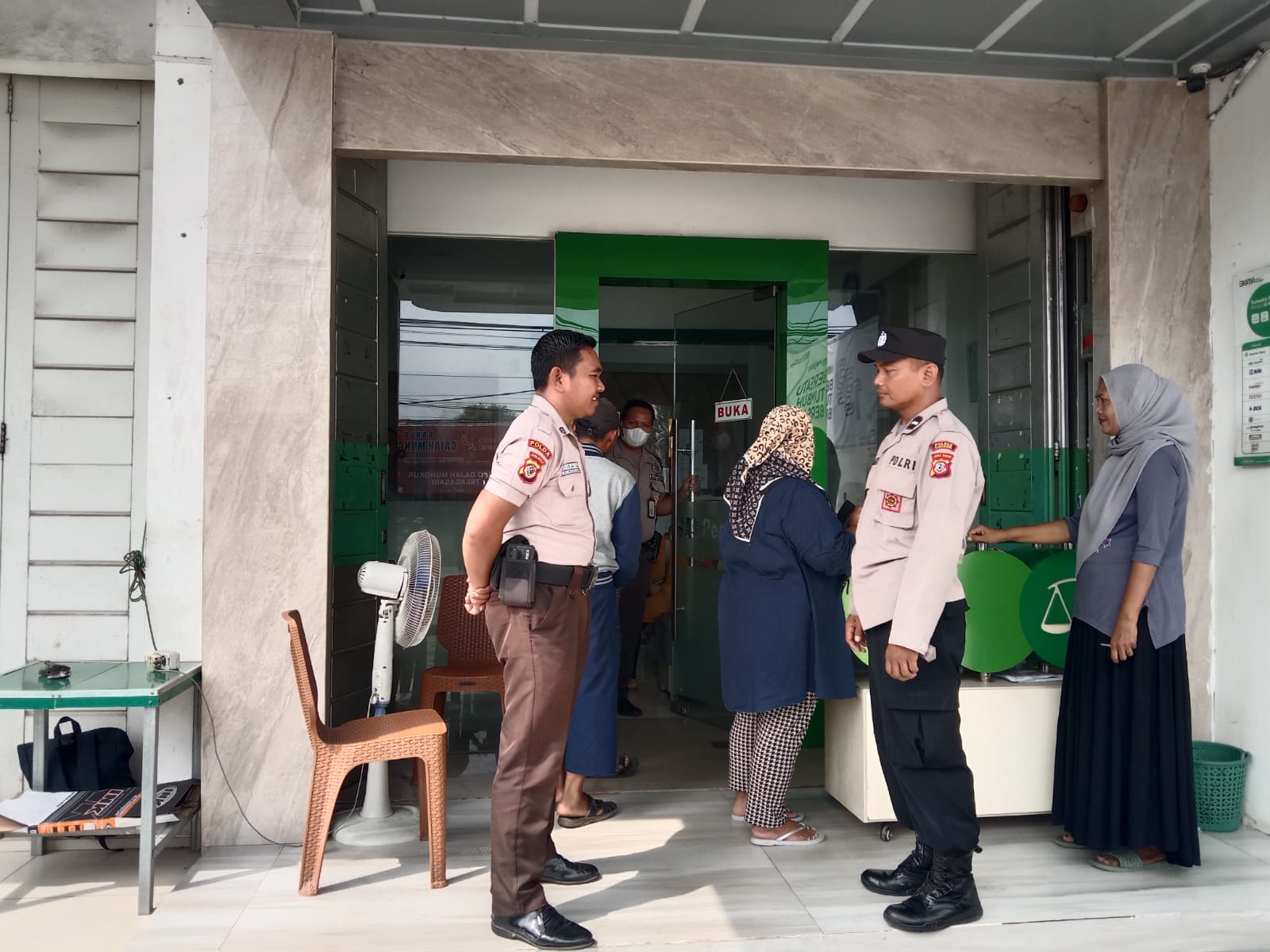 Tingkatkan Keamanan Jelang Lebaran, Polsek Telagasari Sambangi Security Bank Pegadaian