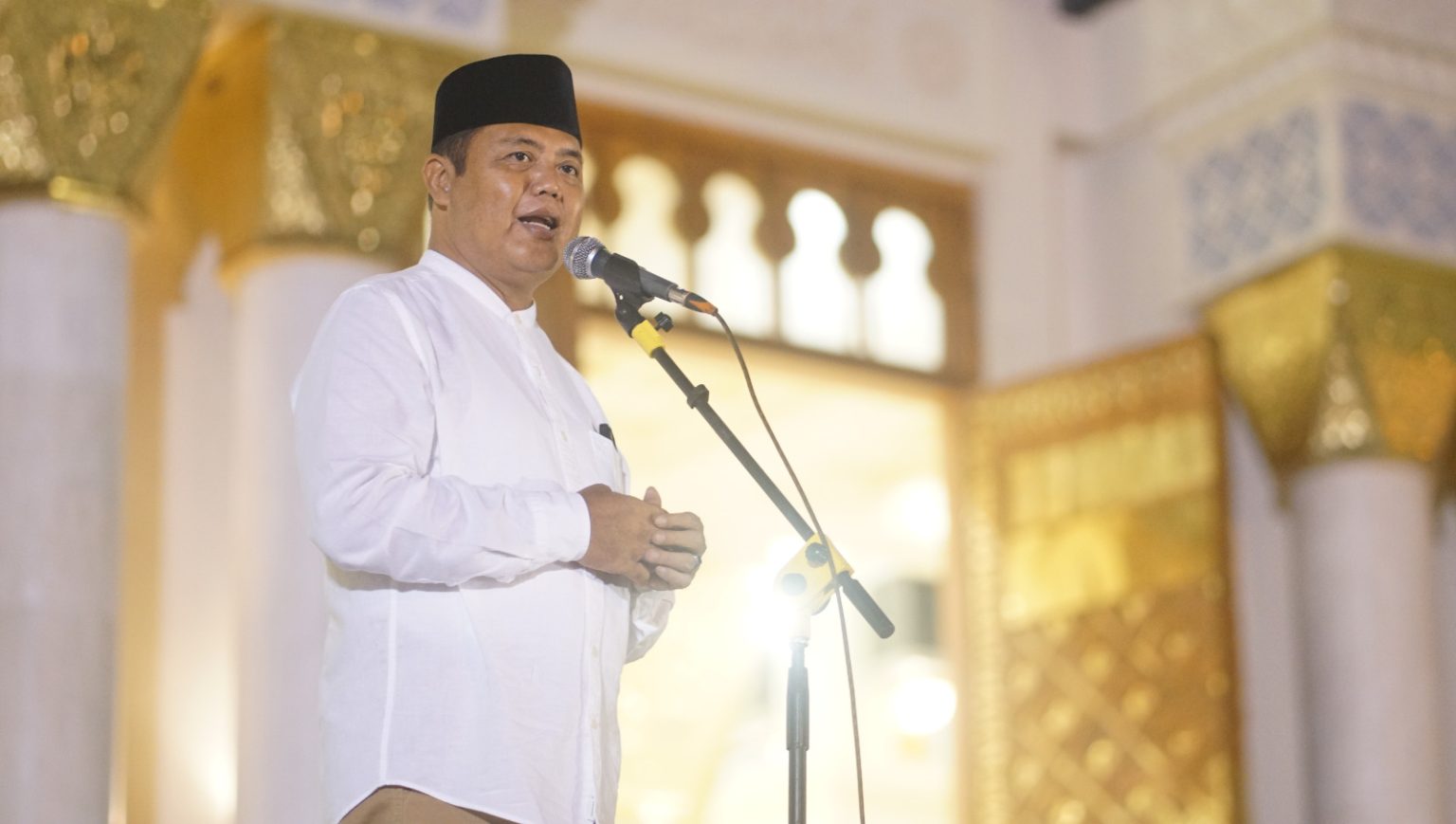 SEMARAKKAN MALAM IDUL FITRI, BUPATI KARANGANYAR PIMPIN KUMANDANG TAKBIR