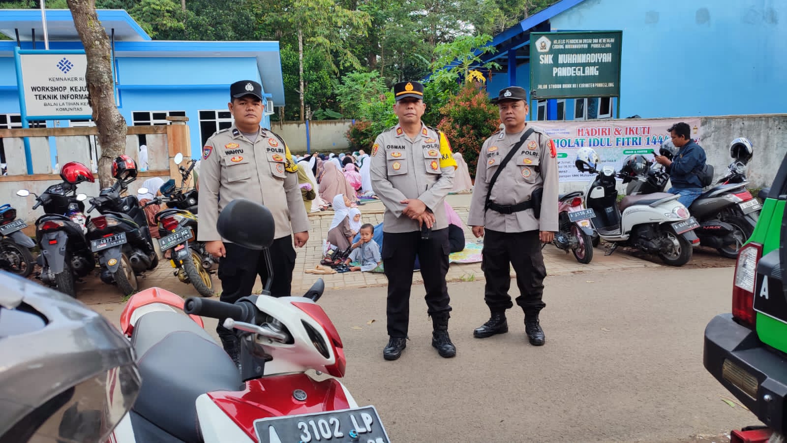 Kapolsek Pandeglang Bersama Anggota laksanakan Pengamanan Sholat Idul Fitri 1444 H, SMK Muhammadiyah Saruni