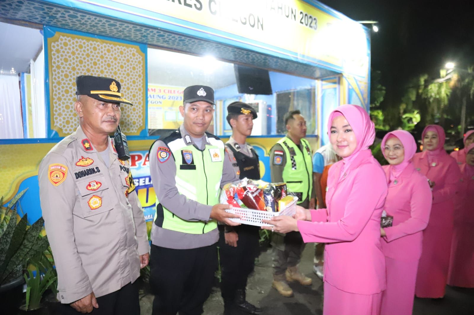 Kapolres Bersama Ibu Bhayangkari Cabang Cilegon menerima Kunjungan Ketua Bhayangkari Daerah Banten