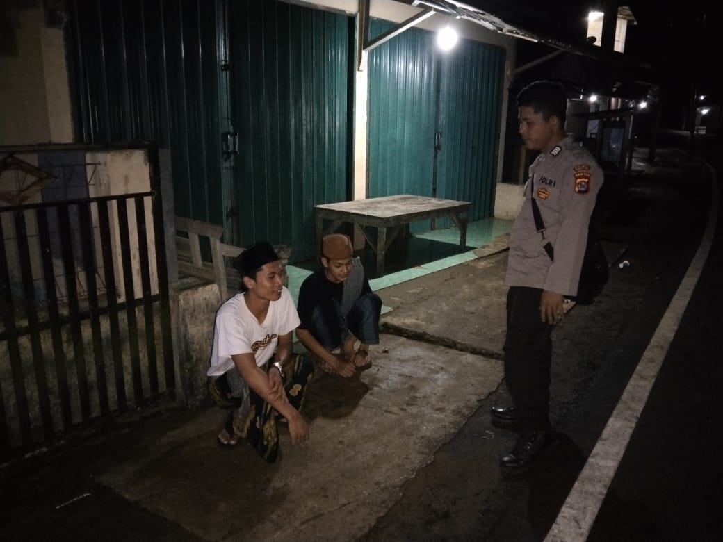 Patroli Malam, Polisi Berikan Himbauan Kepada Para Remaja di wilayah kecamatan Cimanggu