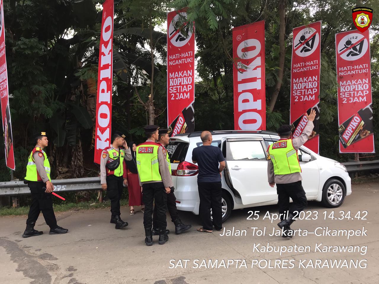 Polres Karawang Imbau Masyarakat Agar Tidak Parkir di Bahu Jalan Rest Area