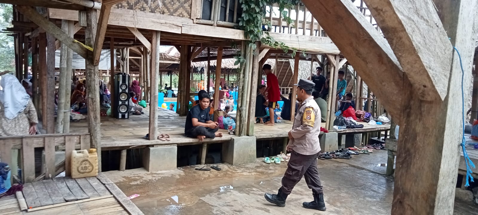 Demi Kenyamanan Pengunjung Objek Wisata, Polsek Cikedal Melaksanakan Pengamanan